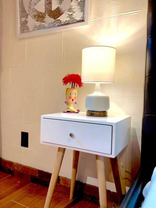 Live In This Iconic East Side Lower Level Unit プロビデンス エクステリア 写真