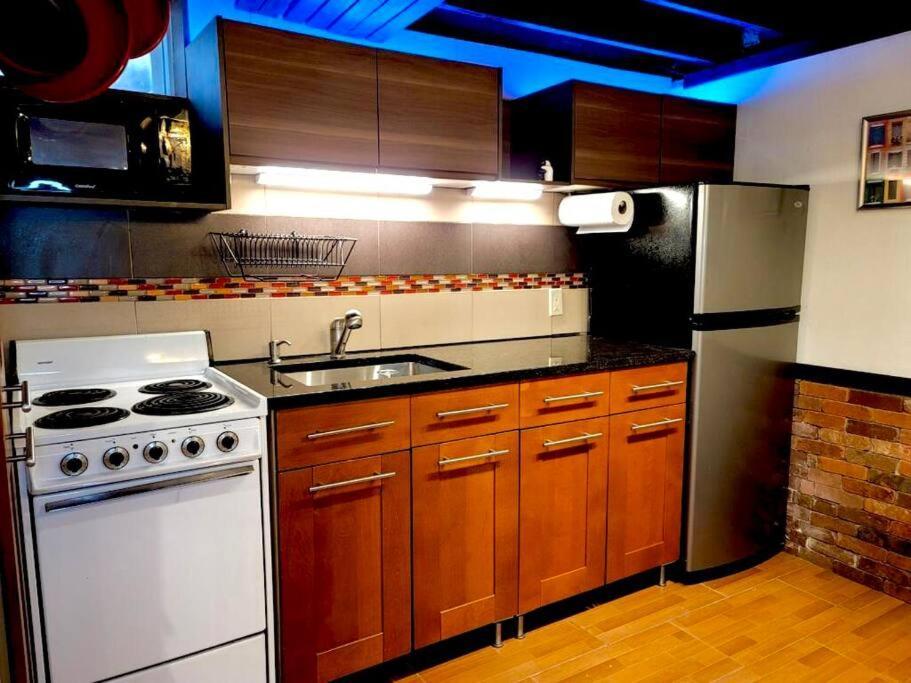 Live In This Iconic East Side Lower Level Unit プロビデンス エクステリア 写真