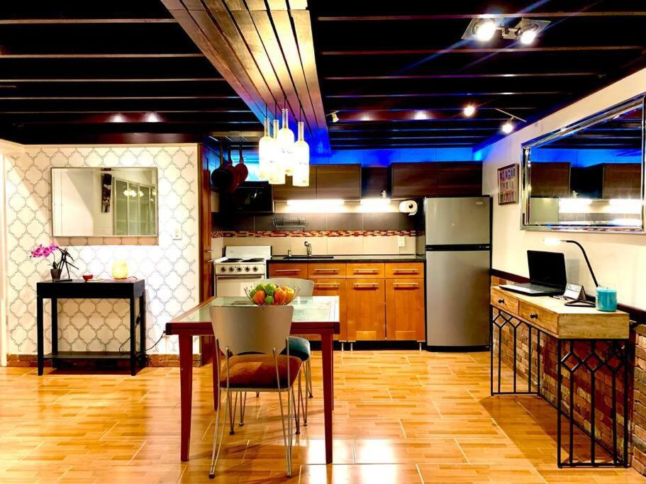 Live In This Iconic East Side Lower Level Unit プロビデンス エクステリア 写真