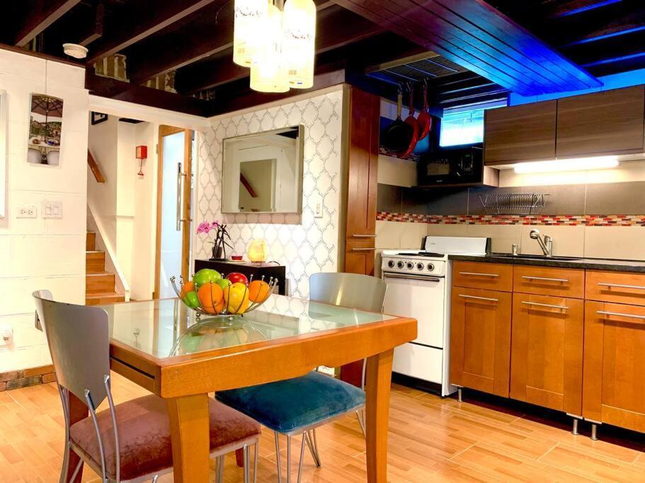 Live In This Iconic East Side Lower Level Unit プロビデンス エクステリア 写真